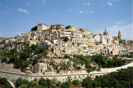 sicily ragusa - La vieille ville qui a été divisée en deux par un tremblement de terre en 1693 Photographie de stock - Rights-Managed, Code: 862-03712231