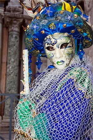 simsearch:841-05795242,k - Carnival People in Costumes and Masks Foto de stock - Direito Controlado, Número: 862-03712254