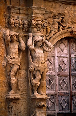 simsearch:862-03354335,k - Italy,Sicily,Mazara del Vallo. Ornate doorway entrance to the Cultural Centre on Piazza Plebicito. Foto de stock - Con derechos protegidos, Código: 862-03712371