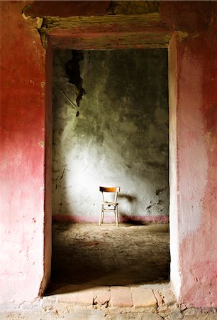 Chair in a deserted farm near San Quirico d'Orcia, Valle de Orcia, Tuscany, Italy Stock Photo - Rights-Managed, Code: 862-03712429