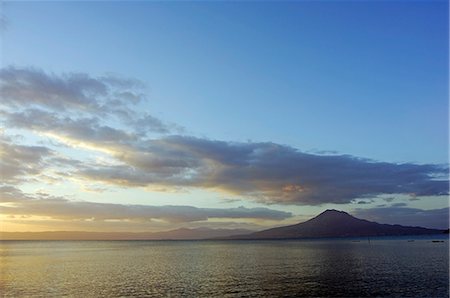 simsearch:700-05973997,k - Lever de soleil sur le lever du soleil mer Kagoshima Photographie de stock - Rights-Managed, Code: 862-03712475