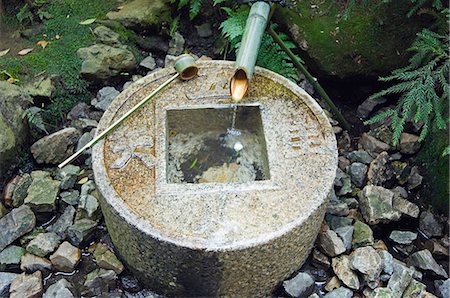 ryoan-ji - Ryoan-ji Temple Water Basin in the famous dry stone garden Foto de stock - Direito Controlado, Número: 862-03712486