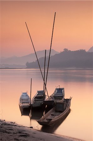 simsearch:862-03364358,k - Bateaux sur le fleuve Mékong au coucher du soleil, Luang Prabang, Laos Photographie de stock - Rights-Managed, Code: 862-03712628