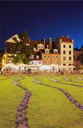 riga unesco - Outdoor cafes in Livu Laukums at dusk, Riga, Latvia Foto de stock - Con derechos protegidos, Código: 862-03712696