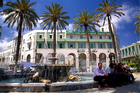 Libya; Tripolitania; Tripoli; People sitting near the fountain at the end of Green Square, the main square outside the Old City Foto de stock - Con derechos protegidos, Código: 862-03712781