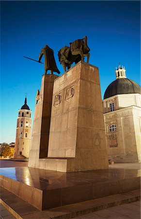 simsearch:862-03712820,k - Lithuania, Vilnius, Vilnius Cathedral Bell Tower And Statue Of Gediminas At Dusk Stock Photo - Rights-Managed, Code: 862-03712801