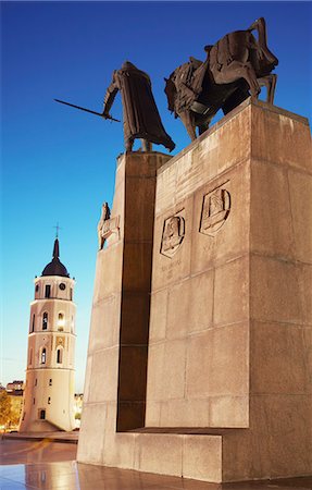 simsearch:862-03712820,k - Lithuania, Vilnius, Vilnius Cathedral Bell Tower And Statue Of Gediminas At Dusk Stock Photo - Rights-Managed, Code: 862-03712802