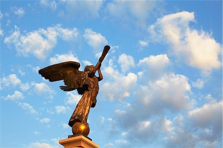 Lithuania, Vilnius, Uzupis District, Statue Of Angel Of Uzupis Foto de stock - Con derechos protegidos, Código: 862-03712819