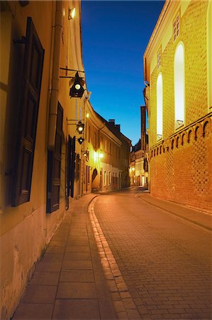 Lithuania, Vilnius, Stikliu Gatve At Dusk Foto de stock - Con derechos protegidos, Código: 862-03712824