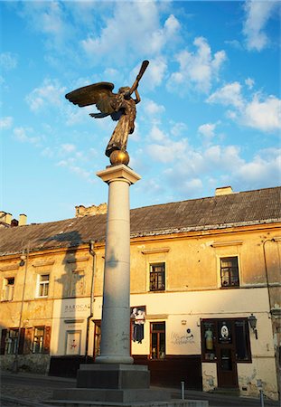 simsearch:862-03711079,k - Lituanie, Vilnius, District d'Uzupis, Statue d'ange d'Uzupis Photographie de stock - Rights-Managed, Code: 862-03712820