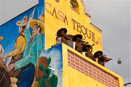 simsearch:862-06542519,k - Playa del Carmen, Mexico. The Casa Tequila on the strip in Playa del Carmen Mexico Foto de stock - Con derechos protegidos, Código: 862-03712906