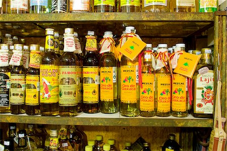 playa del carmen - Playa del Carmen, Mexico. Tequila for sale in a shop in Play del Carmen Mexico Foto de stock - Direito Controlado, Número: 862-03712900