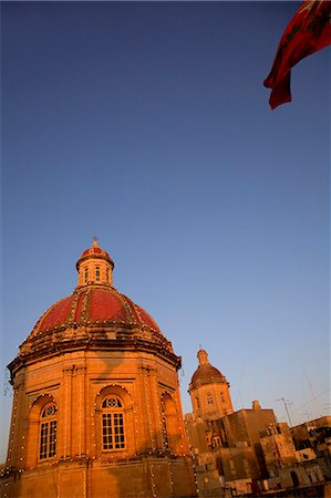 simsearch:862-03712958,k - Malta, Vittoriosa; Church cupolas at Vittoriosa decorated for the feast of patron Saint Lawrence Fotografie stock - Rights-Managed, Codice: 862-03712964