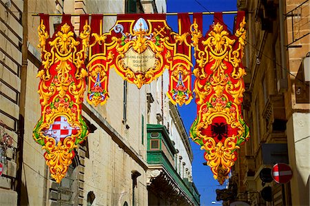 Malta, Valletta; Bunte Straße Dekorationen für ein fest für einen der vielen Schutzheiligen. Stockbilder - Lizenzpflichtiges, Bildnummer: 862-03712961