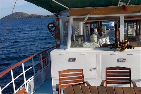 simsearch:862-06677184,k - Malawi, lac Malawi, Club Makokola. Dans un style traditionnel à bord d'un bateau de passagers de croisière sur le lac Malawi Photographie de stock - Rights-Managed, Code: 862-03713063