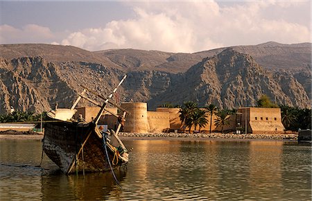 Khasab Musandam, Oman. Khasab Fort. Construction initiale a commencé par des marchands portugais dans le C17th. Photographie de stock - Rights-Managed, Code: 862-03713127