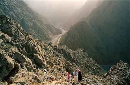 simsearch:862-03360228,k - Oman, Musandam, Wadi Khabb ash Shamsi. Villagers still take precipitous paths in the remote interior of Oman's mountains. Foto de stock - Direito Controlado, Número: 862-03713133