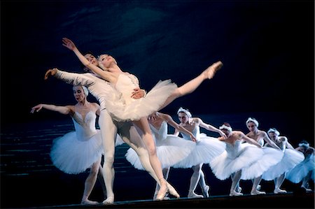 dance class - Russie, Saint-Pétersbourg ; Prince Sigfried joué par Yuri Kalinin, « Le lac des cygnes » de Tchaïkovski Photographie de stock - Rights-Managed, Code: 862-03713206