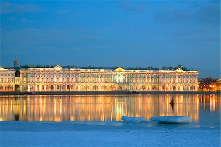 snowy river - Russia, St.Petersburg; The Winter Palace, today part of the State Hermitage Museum of Art. Foto de stock - Direito Controlado, Número: 862-03713228