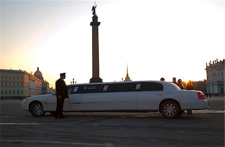 russian hermitage - Russia, St.Petersburg; A chaffeur with a limousine in Palace Square with Alexander Column in the middle. Stock Photo - Rights-Managed, Code: 862-03713282