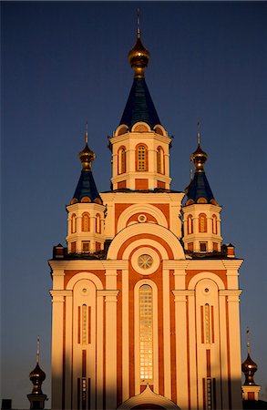 simsearch:862-03732165,k - La Russie, la Sibérie, Khabarovsk ; Une des principales cathédrales orthodoxes russes à Khabarovsk, près de la rivière Amur. Photographie de stock - Rights-Managed, Code: 862-03713327