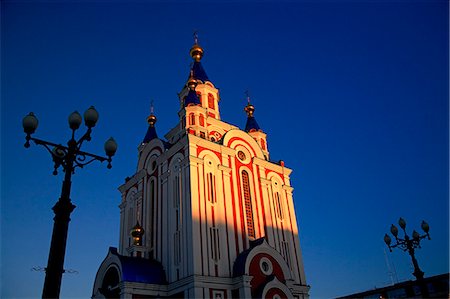 forêt boréale - Russie, Khabarovsk ; Une des principales cathédrales à Khabarovsk, près de la rivière Amur Photographie de stock - Rights-Managed, Code: 862-03713333