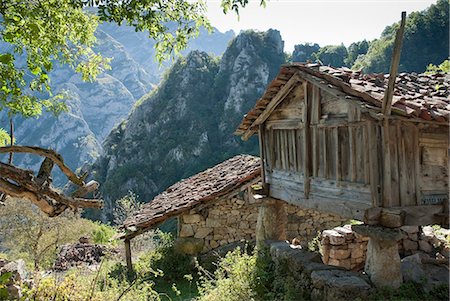 Biamon, un village d'abandon surtout le Desfiladero de Beyos, Picos de Europa, Espagne Photographie de stock - Rights-Managed, Code: 862-03713442