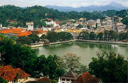 simsearch:862-03713574,k - Sri Lanka, Kandy. The capital of Sri Lanka's Highlands, Kandy is dominated by its central Kandy Lake. Stock Photo - Rights-Managed, Code: 862-03713510