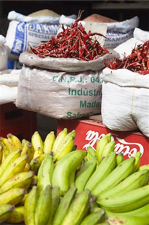 southern province - Chillies and bananas at market, Galle, Sri Lanka Foto de stock - Con derechos protegidos, Código: 862-03713526