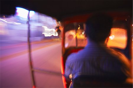 simsearch:862-06677477,k - Asia, South Asia, Sri Lanka, Colombo, Tuk Tuk Driving At Night Foto de stock - Direito Controlado, Número: 862-03713555