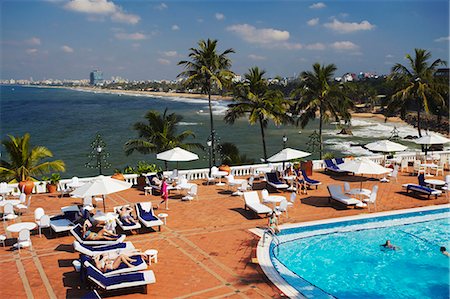 simsearch:862-06677477,k - Swimming pool and outdoor terrace at Mount Lavinia Hotel, Mount Lavinia, Colombo, Sri Lanka Foto de stock - Direito Controlado, Número: 862-03713575