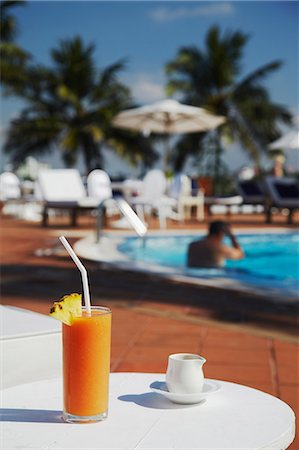 simsearch:862-03713554,k - Tropical fruit juice poolside at Mount Lavinia Hotel, Mount Lavinia, Colombo, Sri Lanka Foto de stock - Direito Controlado, Número: 862-03713572