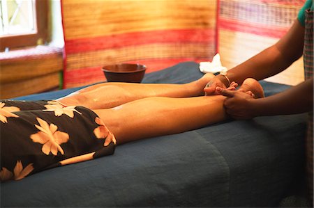 Woman receiving Ayurvedic massage, Kandy, Sri Lank. Foto de stock - Con derechos protegidos, Código: 862-03713588