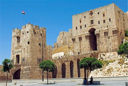 simsearch:862-03437387,k - Syria, Aleppo. Entrance to the Citadel. Fotografie stock - Rights-Managed, Codice: 862-03713704