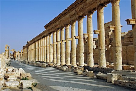 simsearch:862-08273501,k - Syria, Palmyra. The colonnade of the cardo maximus. Stock Photo - Rights-Managed, Code: 862-03713706
