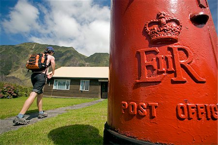 simsearch:862-03713754,k - Île Tristan Da Cunha, capitale de la colonie d'Édimbourg. La Royal Mail poste avec une boîte aux lettres rouges à l'avant.(MR) Photographie de stock - Rights-Managed, Code: 862-03713740