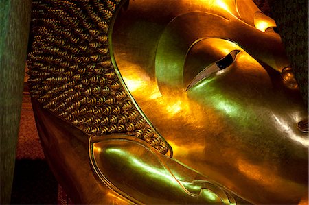 reclining figure - Bangkok, Thailand. The reclining Buddha in Wat Pho. 46 m long and 15 m high gilded Stock Photo - Rights-Managed, Code: 862-03713830