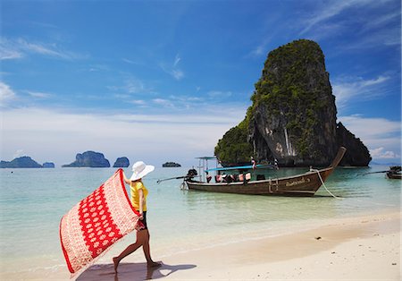 exótico - Woman walking on Hat Tham Phra Nang beach, Railay, Krabi Province, Thailan. Foto de stock - Con derechos protegidos, Código: 862-03713868
