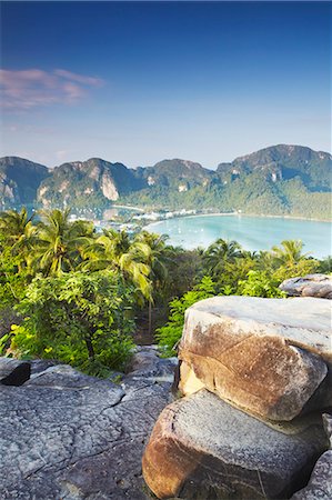 Vue d'Ao Ton Sai et Ao Lo Dalam plages, Ko Phi Phi Don, Thaïlande Photographie de stock - Rights-Managed, Code: 862-03713878