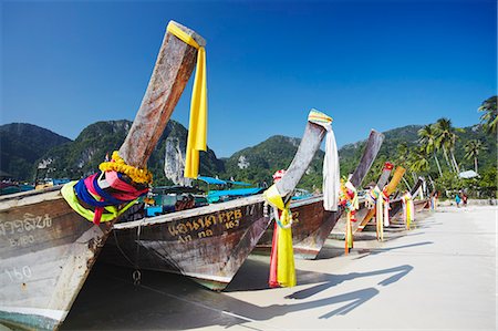 Bateaux de longue queue sur Ao Ton Sai beach, Ko Phi Phi Don, Thaïlande Photographie de stock - Rights-Managed, Code: 862-03713885