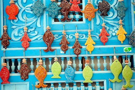 Tunisia, Tunis, Sidi-Bou-Said. Tourist souvenirs. Fotografie stock - Rights-Managed, Codice: 862-03713894