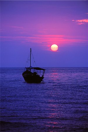 Africa, Tanzania, Mahale Mountains. The dhow from Greystoke Camp for ferrying guests along Lake Tanganyika Foto de stock - Con derechos protegidos, Código: 862-03713927