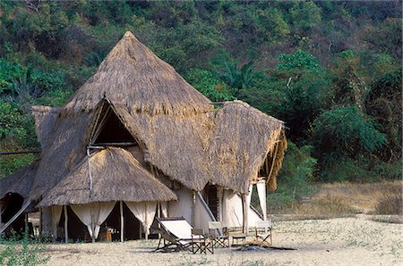 L'Afrique, la Tanzanie, montagnes de Mahale. La tente du mess principal à Greystoke Camp sur la rive du lac Tanganyika Photographie de stock - Rights-Managed, Code: 862-03713922