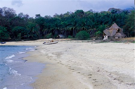 Africa, Tanzania, Mahale Mountains. The main mess tent at Greystoke Camp on Lake Tanganyika shore Foto de stock - Con derechos protegidos, Código: 862-03713923