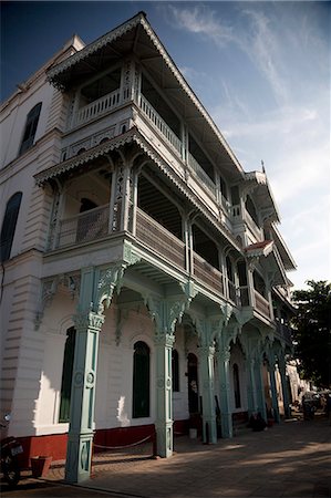 simsearch:862-03737306,k - Tanzania, Zanzibar. The old dispensary, begun by Sir Tharia Topan in 1885, is today open for tourists. Fotografie stock - Rights-Managed, Codice: 862-03713952