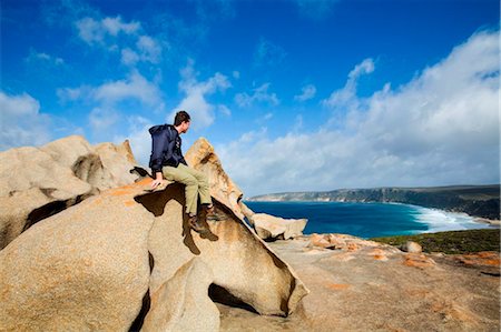 simsearch:862-03730940,k - Australia, South Australia, Kangaroo Island.  A tourist atop the Remarkable Rocks in the Flinders Chase National Park. Foto de stock - Con derechos protegidos, Código: 862-03736244