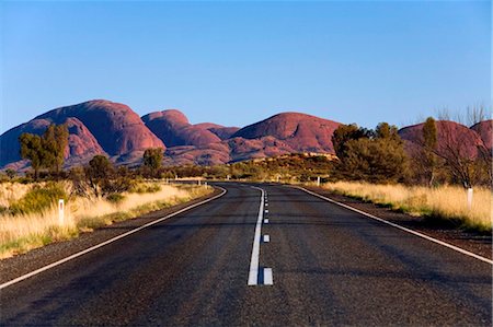 red centre - Territoire du Nord, en Australie, Uluru-Kata Tjuta National Park.  Afficher le long de la route à Kata Tjuta (Olgas le).   (PR) Photographie de stock - Rights-Managed, Code: 862-03736289