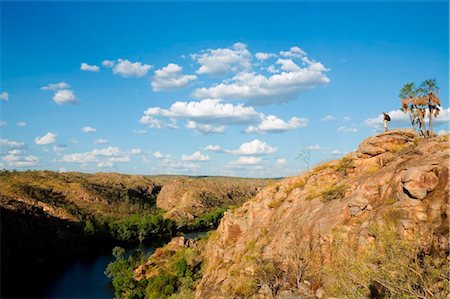 Australie, Northern Territory, Nitmiluk National Park. Un randonneur surplombe de Katherine Gorge. Photographie de stock - Rights-Managed, Code: 862-03736330