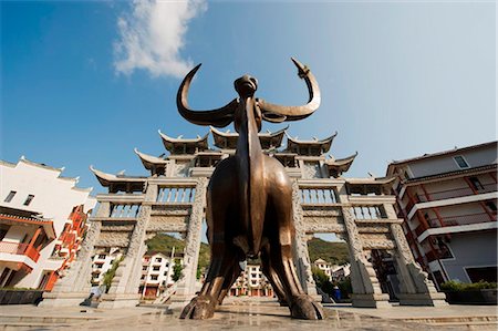 simsearch:862-07909492,k - China, Hunan Province, Fenghuang, buffalo statue and Chinese gate Foto de stock - Con derechos protegidos, Código: 862-03736453