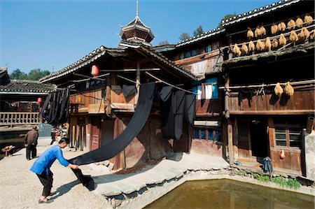 simsearch:845-06008378,k - China, Guizhou Province, Zhaoxing Dong village; woman drying Indigo Foto de stock - Direito Controlado, Número: 862-03736538